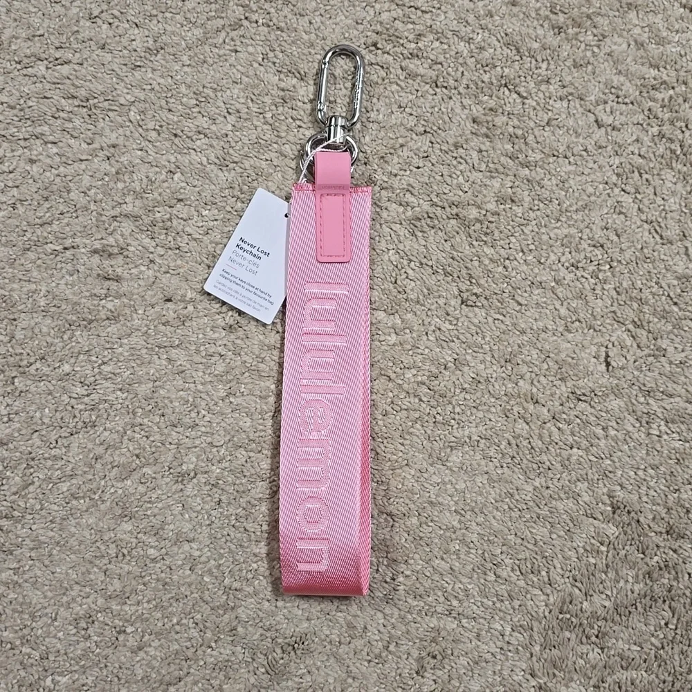 NWT lululemon athletica Pink Haze/Light Ivory Never Lost Keychain